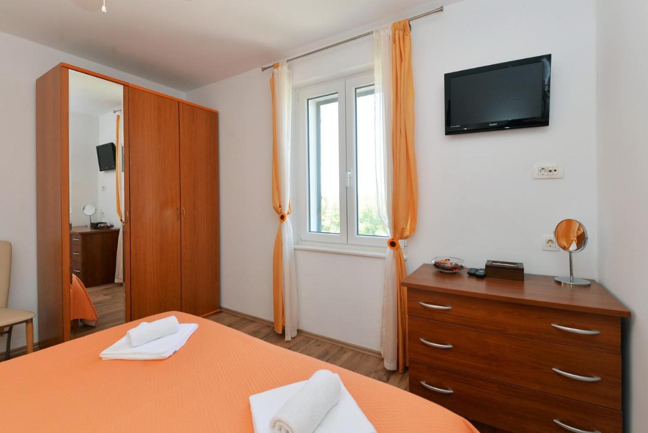 Beach Apartment Vami With Sea View Murter Bagian luar foto